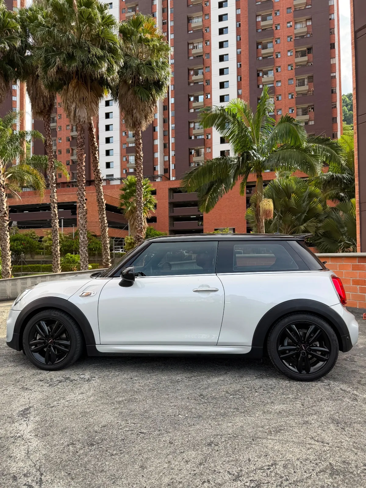 Mini Cooper S Sportback 2019 — foto 2 de 14