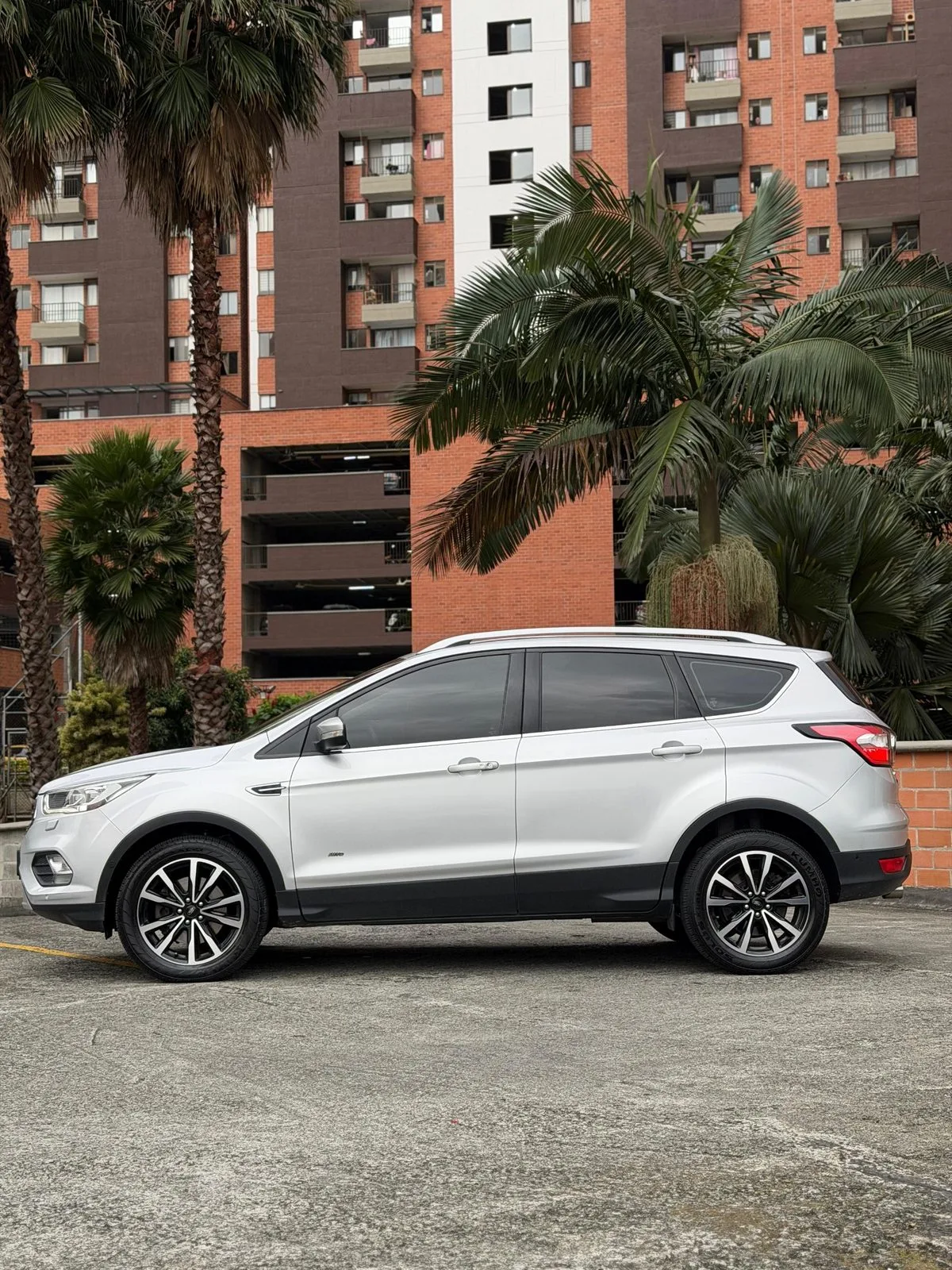 Ford Escape Titanium 2018 — foto 2 de 11