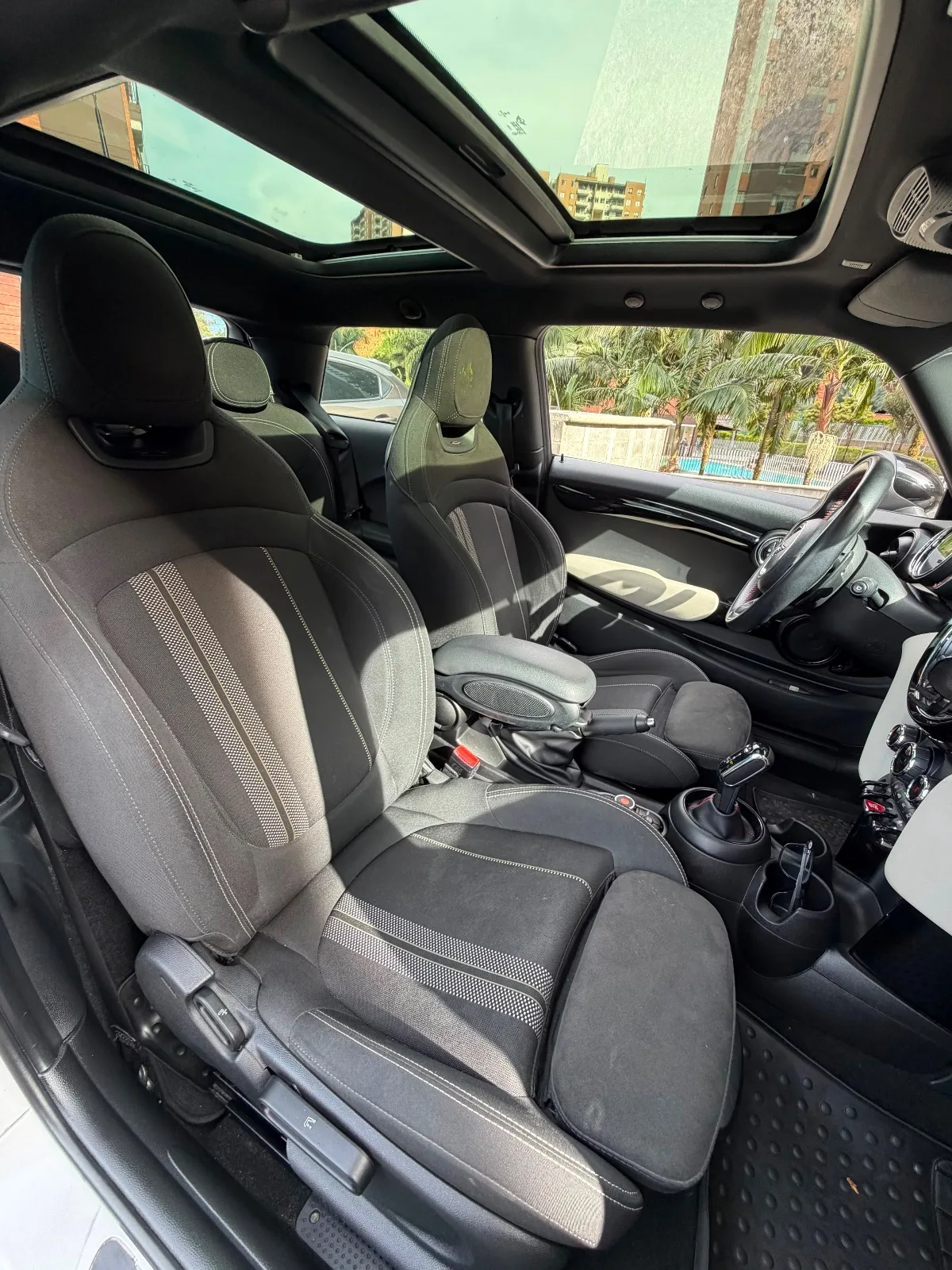 Mini Cooper S Sportback 2019 — foto 8 de 14