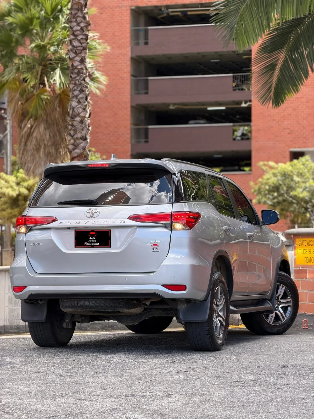 Toyota Fortuner Sr 2023 — foto 9 de 12