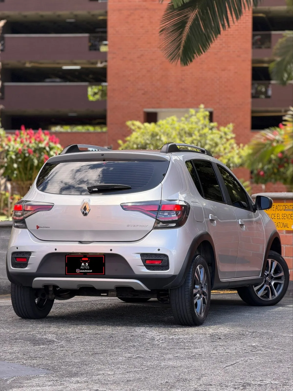 Renault Sandero Stepway Intens 2023 — foto 9 de 12