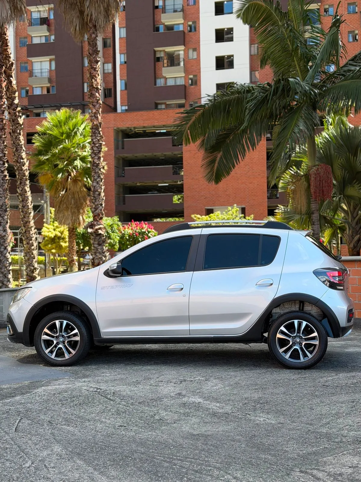 Renault Sandero Stepway Intens 2023 — foto 2 de 12