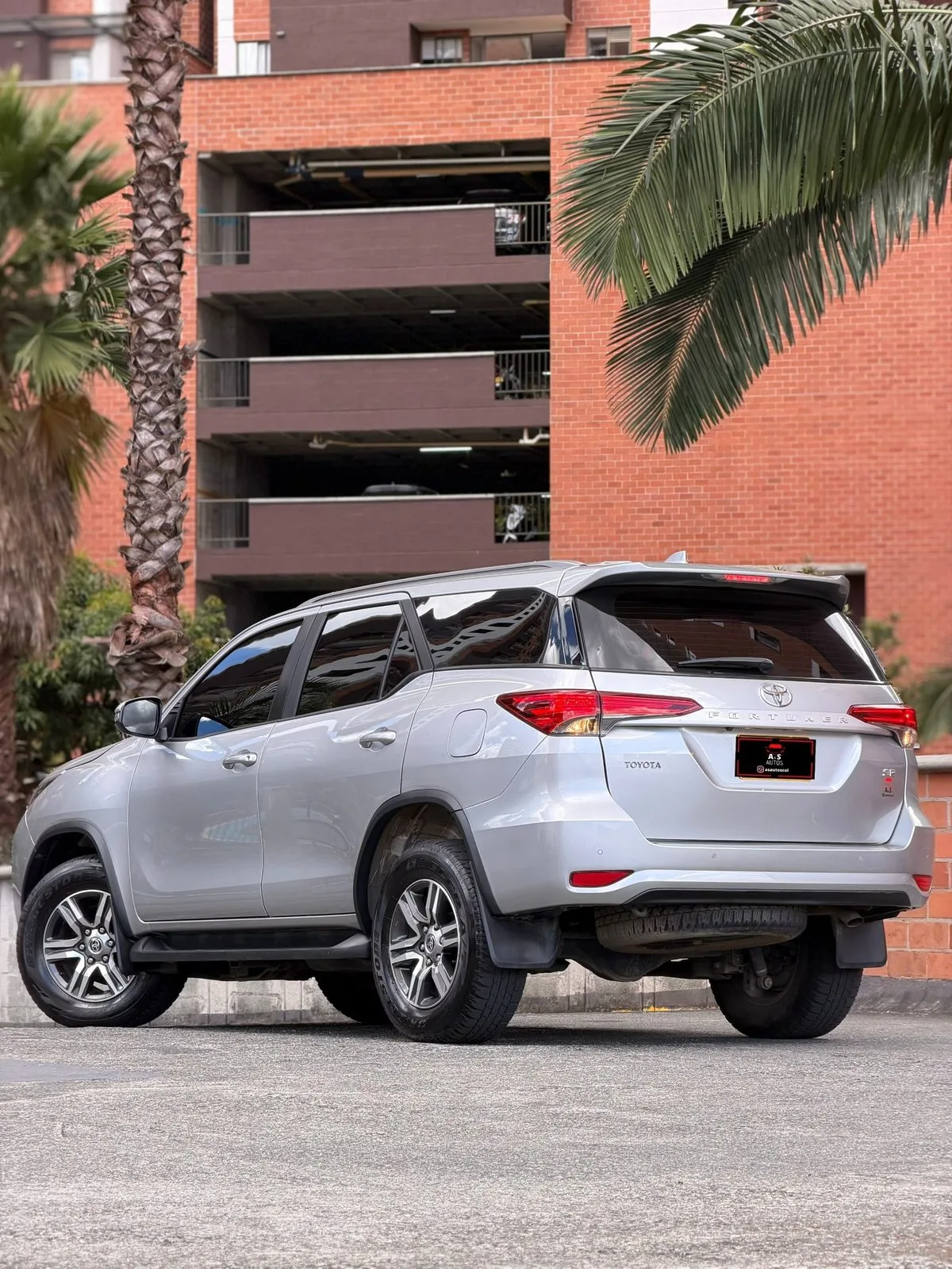 Toyota Fortuner Sr 2023 — foto 3 de 12