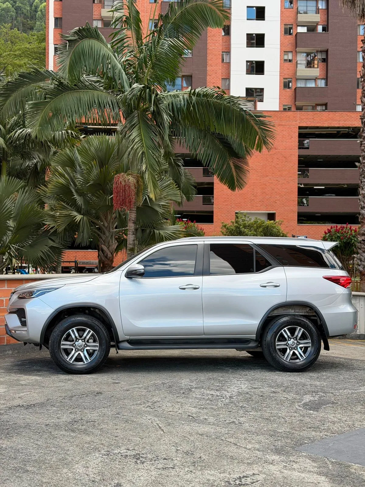 Toyota Fortuner Sr 2023 — foto 2 de 12