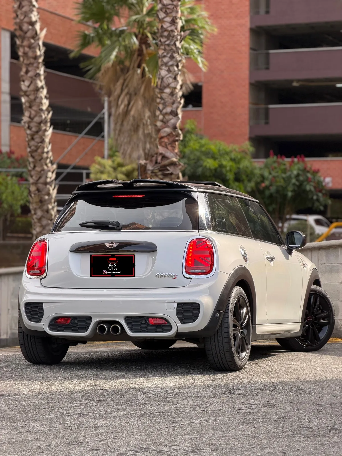 Mini Cooper S Sportback 2019 — foto 11 de 14