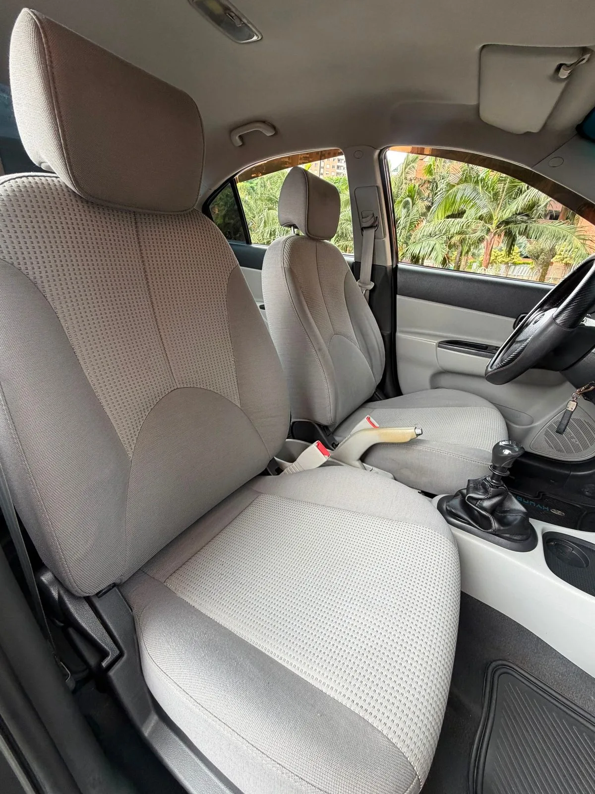 Hyundai Accent Vision 2009 — foto 7 de 12