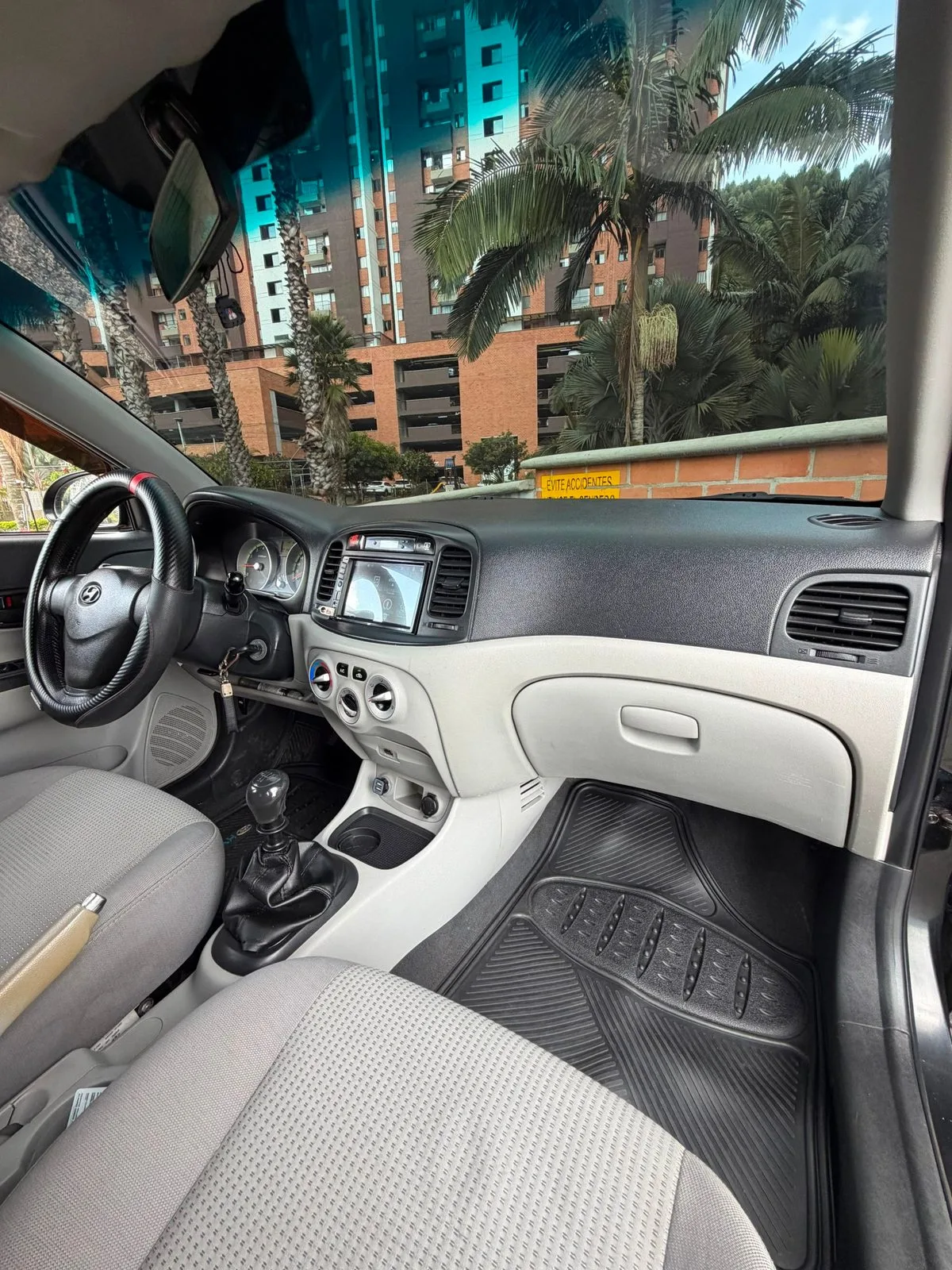 Hyundai Accent Vision 2009 — foto 6 de 12