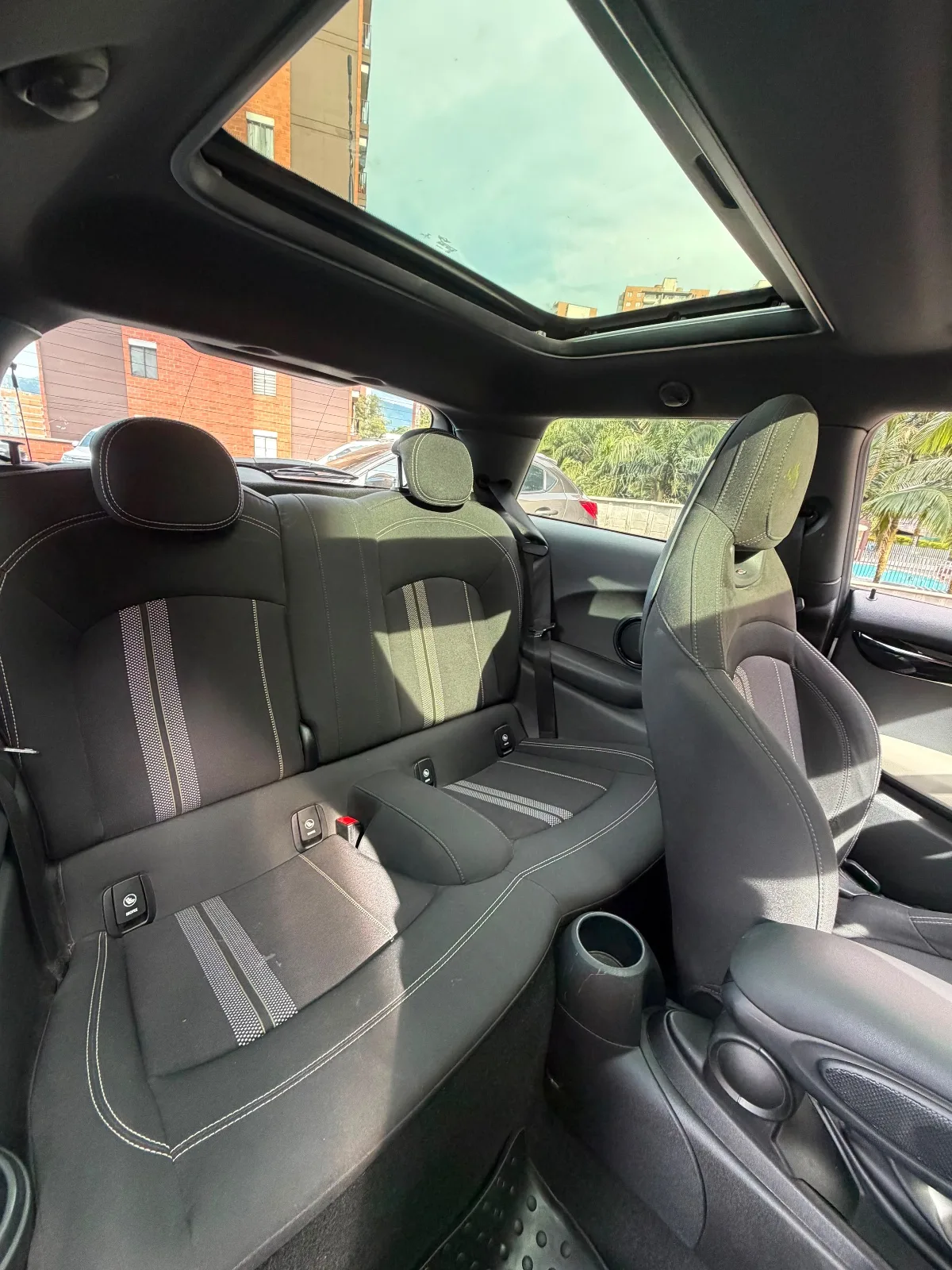 Mini Cooper S Sportback 2019 — foto 5 de 14