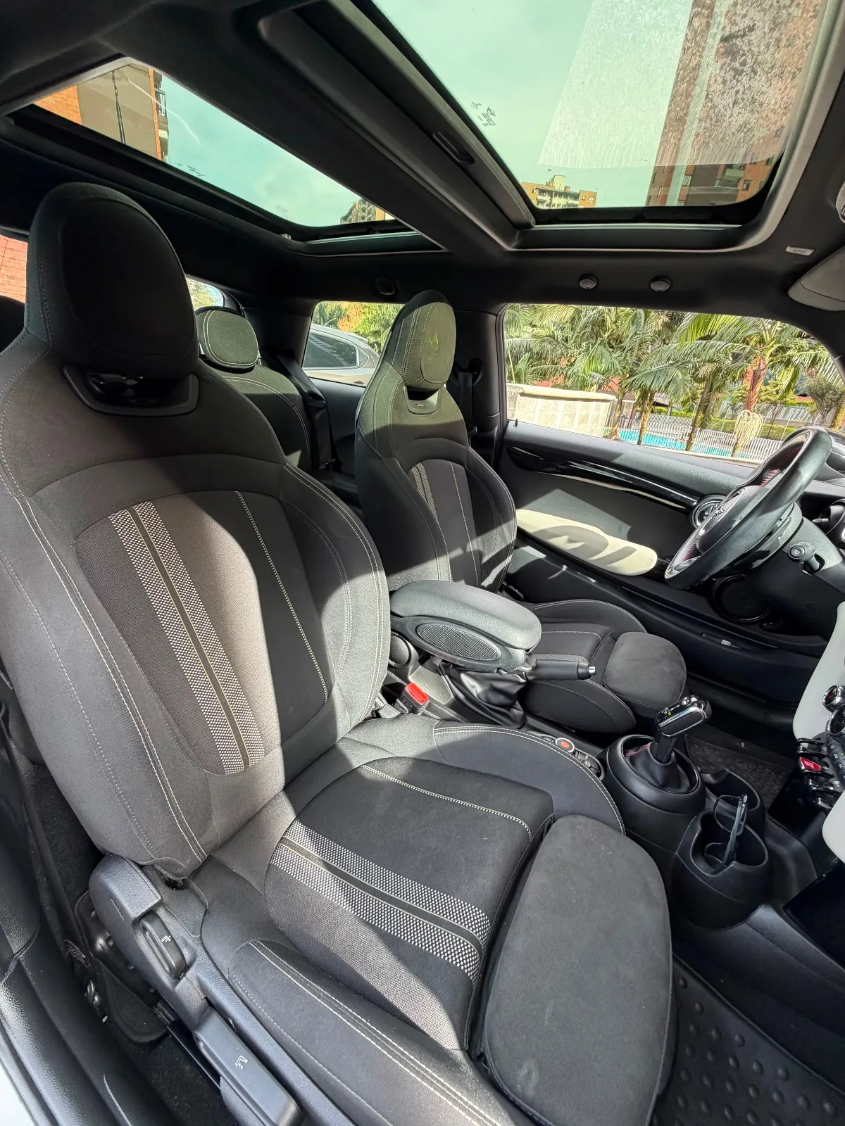 Mini Cooper S Sportback 2019 — foto 10 de 14
