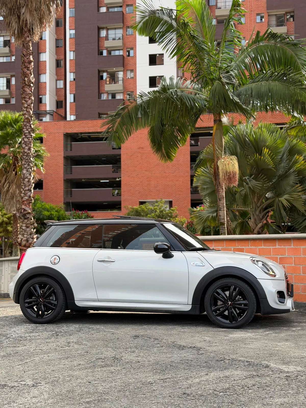 Mini Cooper S Sportback 2019 — foto 12 de 14