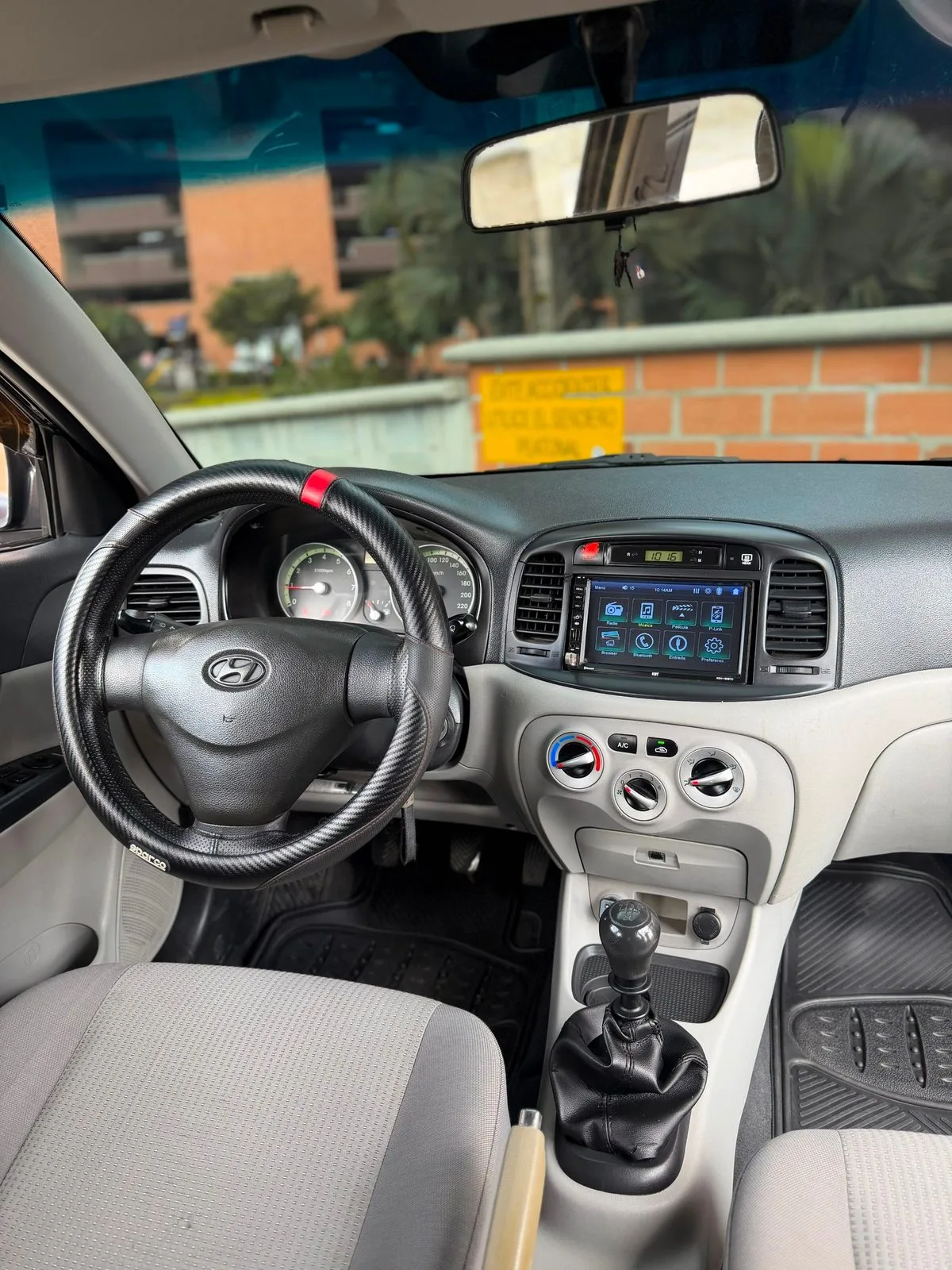 Hyundai Accent Vision 2009 — foto 5 de 12